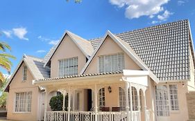 2 Bedroom Cottage Sleeps Maximum 4 Buhlebendalo
